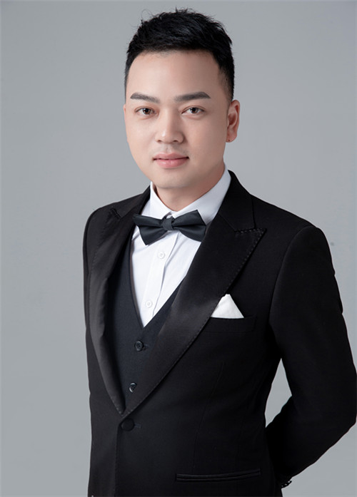 陈雷
